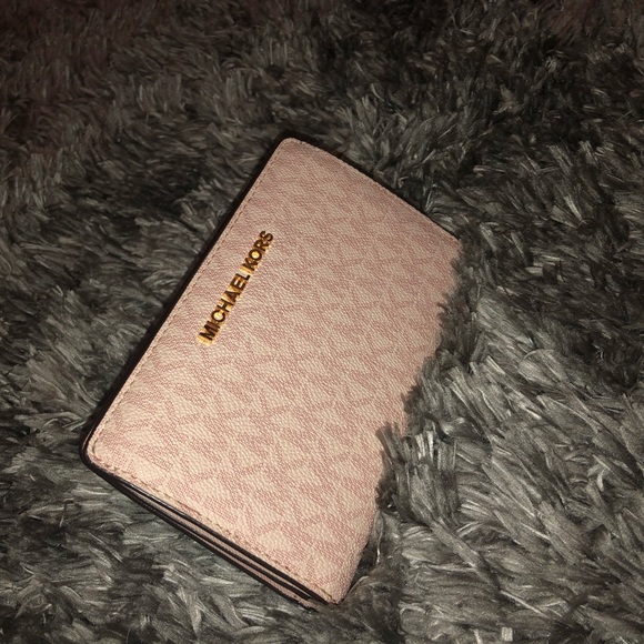 Michael Kors Wallet main image 1